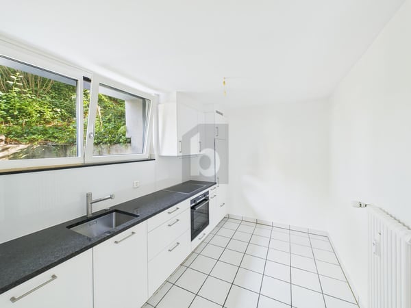 HELL MIT NEUER KÜCHE UND EIGENEM GARTENSITZPLATZ 3