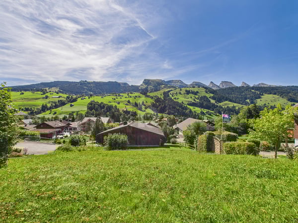 ATTRAKTIV AN SONNIGER LAGE 4