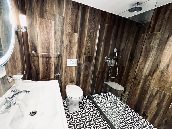 SUPERBE ATTIQUE MEUBLÉ À DEUX PAS DU LAC 5