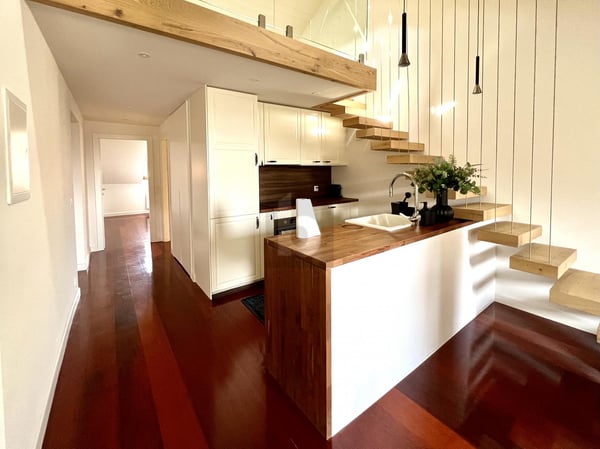 SUPERBE ATTIQUE MEUBLÉ À DEUX PAS DU LAC 1