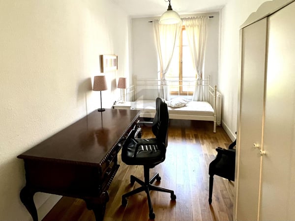 CHARMANT MEUBLÉ CENTRAL POUR COUPLE OU FAMILLE 4