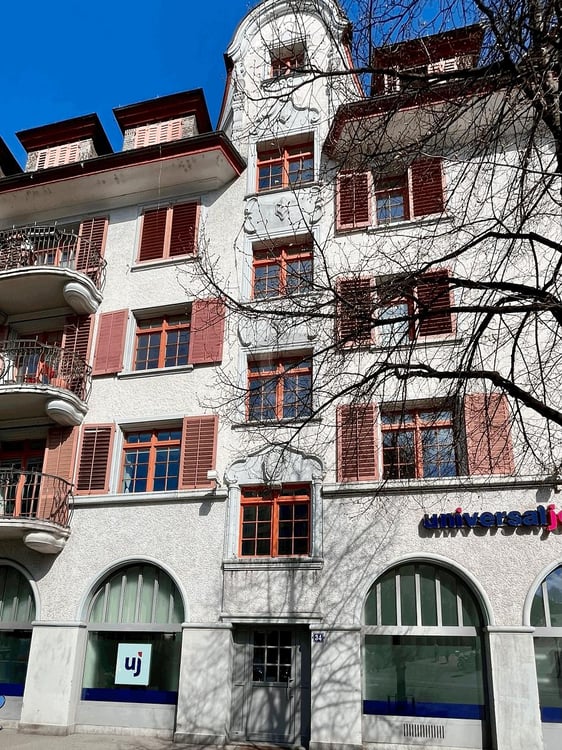 KLIMATISIERT UND GROSSZÜGIG AN PASSANTENLAGE 2