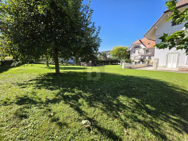 IMMEUBLE RÉSIDENTIEL AVEC PARCELLE CONSTRUCTIBLE 2