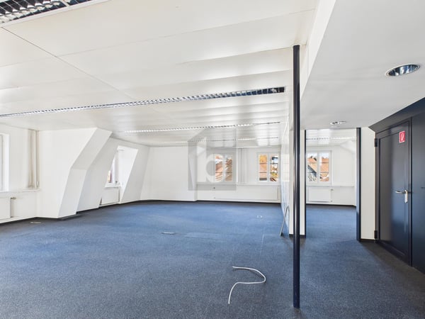 LICHTDURCHFLUTET UND AN PERFEKTER LAGE 2