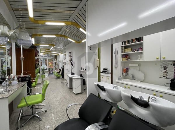 SALON DE COIFFURE MODERNE À PLAINPALAIS 3