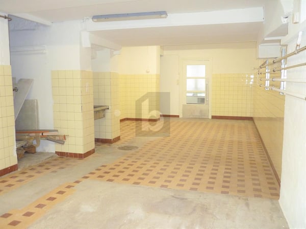 AU CENTRE VILLE AVEC BELLE VITRINE 4