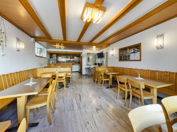 RUSTIKALE DORFBEIZ IN WALLISER WEINDORF 1