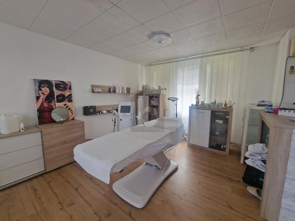 EXKLUSIVES LOKAL AN IDEALER LAGE 2