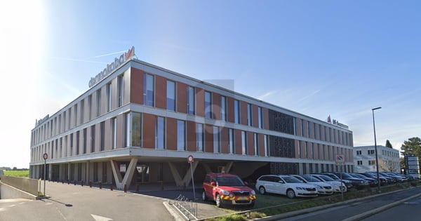 SURFACE GÉNÉREUSE À UN EMPLACEMENT EXCEPTIONNEL 1