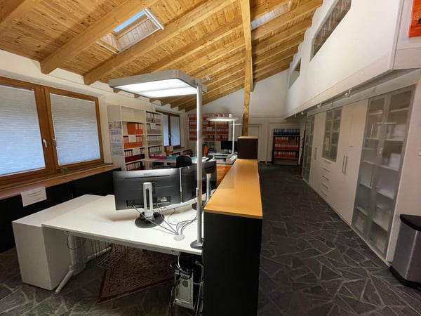 BÜRO, LAGER MIT ZWEI WOHNUNGEN 4