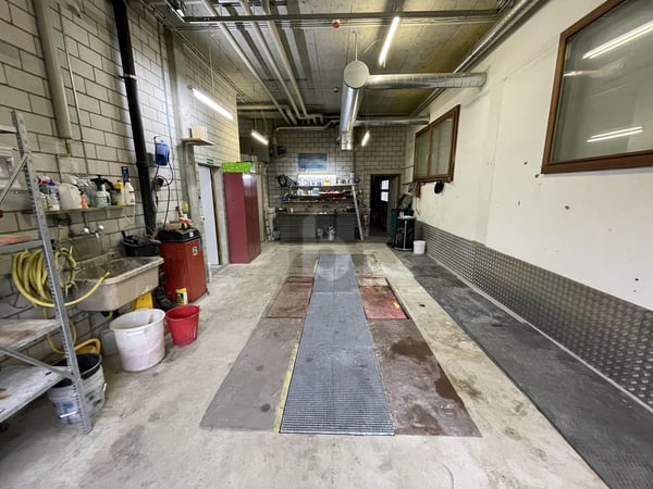 BÜRO, LAGER MIT ZWEI WOHNUNGEN 5