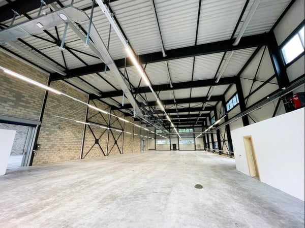 DEUX HALLES SPACIEUSES 1