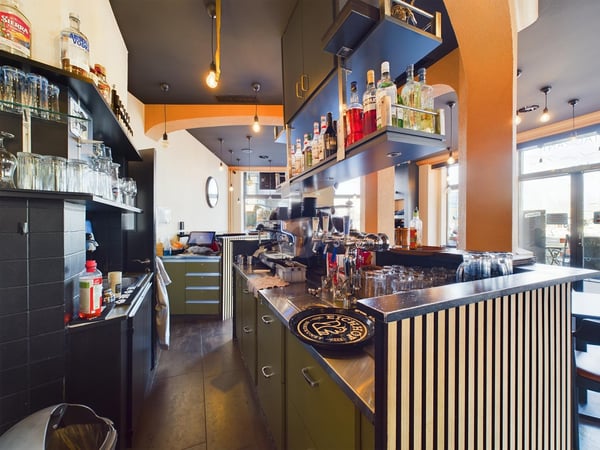 AN BESTER LAGE DIREKT NEBEN DER NOVARTIS! 2