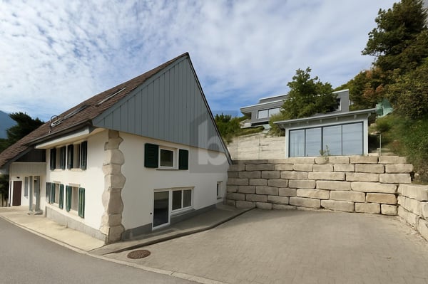 AN SONNIGER LAGE MIT WINTERGARTEN! 1