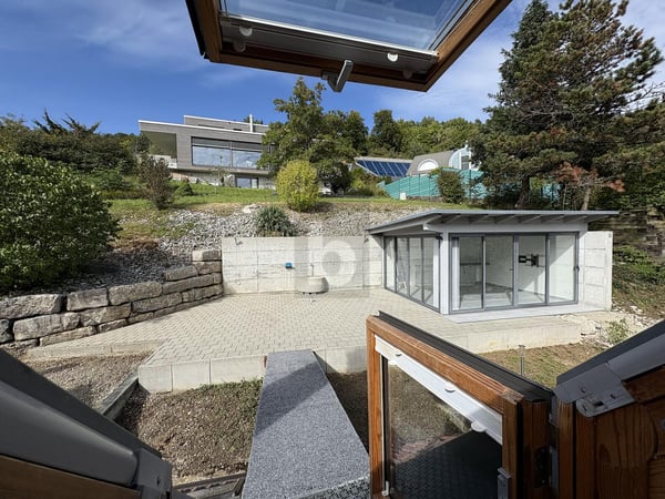 AN SONNIGER LAGE MIT WINTERGARTEN! 2