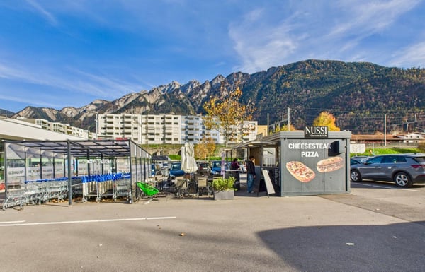 VOLL AUSGESTATTETER GASTROCONTAINER 2