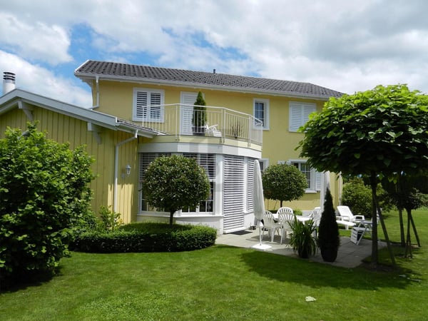 SONNIGER FAMILIENTRAUM MIT GEPFLEGTEM GARTEN 5