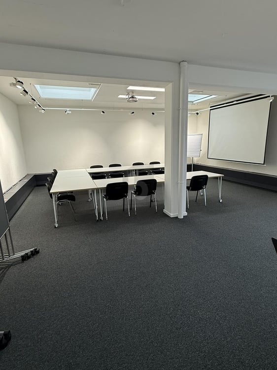 AN ZENTRALER LAGE MIT FISCHGRÄTPARKETT 4