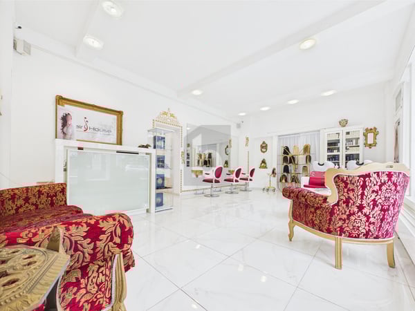 LICHTDURCHFLUTET IM ZENTRUM DER STADT 1