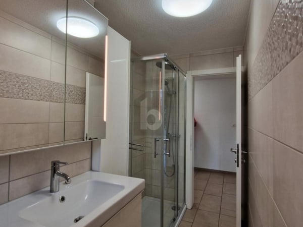 LICHTDURCHFLUTET UND SANIERT MIT BALKON! 2