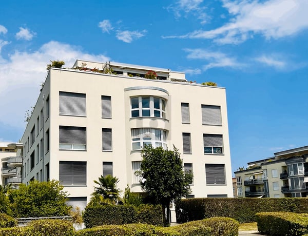 BUREAU AVEC JARDIN PRIVATIF 1