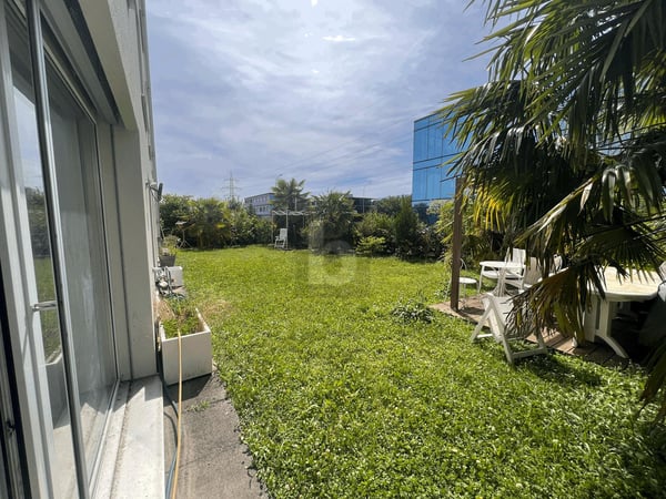 BUREAU AVEC JARDIN PRIVATIF 2