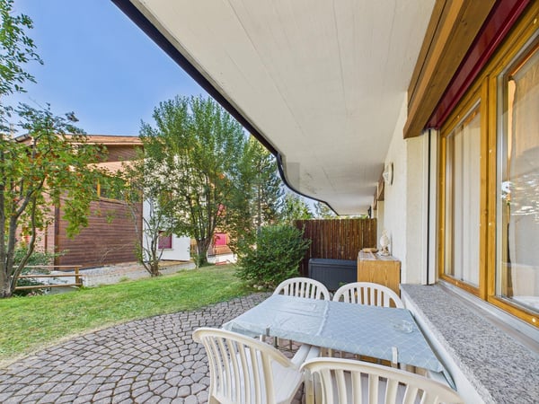 RUHIGE LAGE MIT GEMÜTLICHEM SITZPLATZ 1