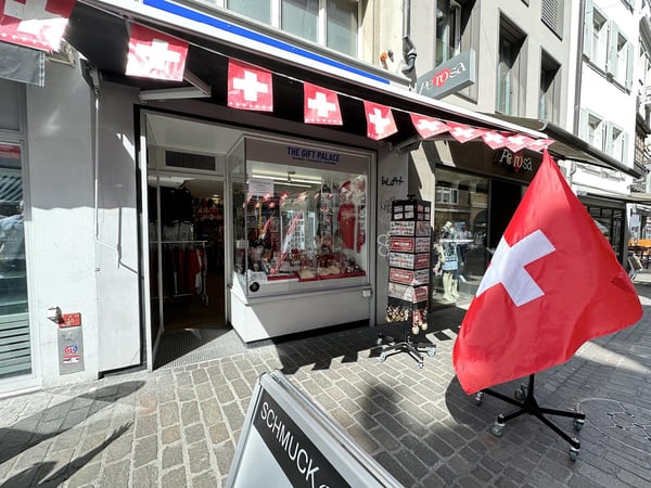 GROSSE LAUFKUNDSCHAFT AN ZENTRALER LAGE 1