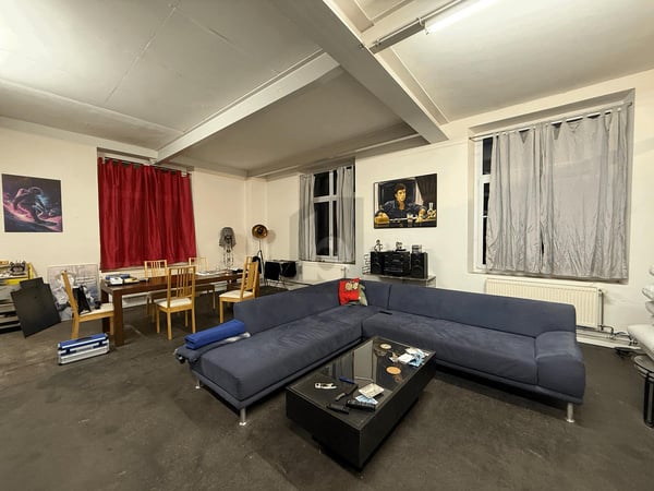 INDUSTRIAL STYLE MIT HOHEN DECKEN! 2