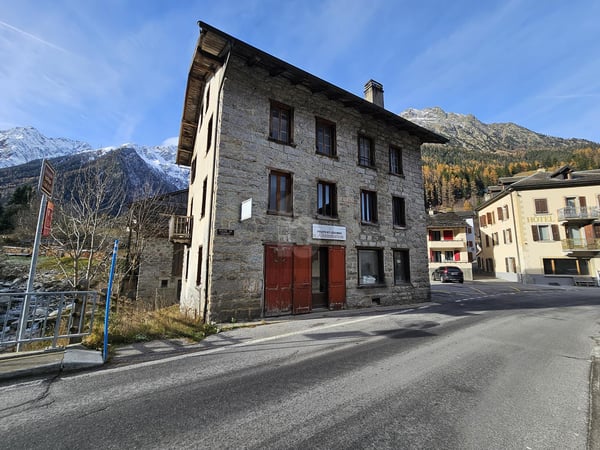 IMMEUBLE AVEC FORT POTENTIEL DE RÉNOVATION 1
