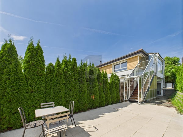 ESPACE LUMINEUX ET MEUBLÉ 1