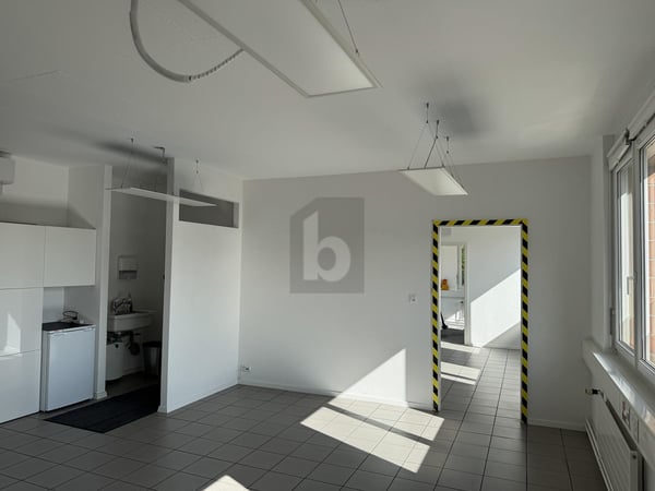 BUREAUX LUMINEUX ET FACILES D’ACCÈS, SION 2