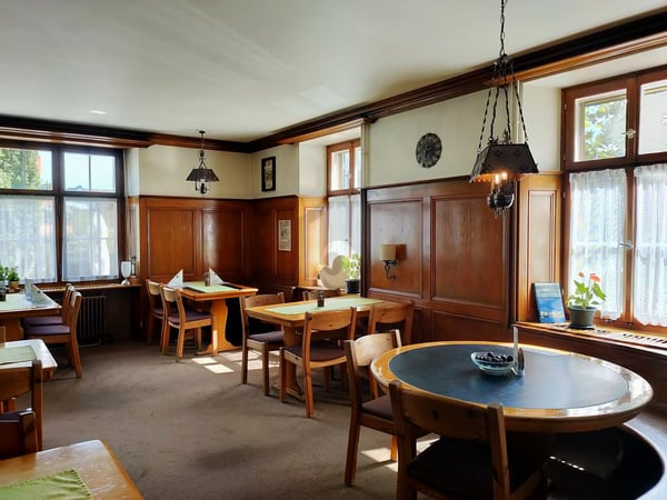 ETABLIERT, MIT TOP-DACHWOHNUNG UND WIRTEWOHNUNG 3