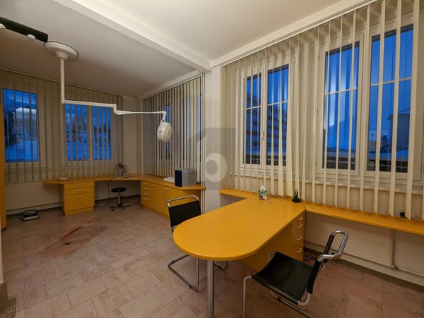 EN PLEIN CENTRE VILLE IDÉALEMENT SITUÉE 4