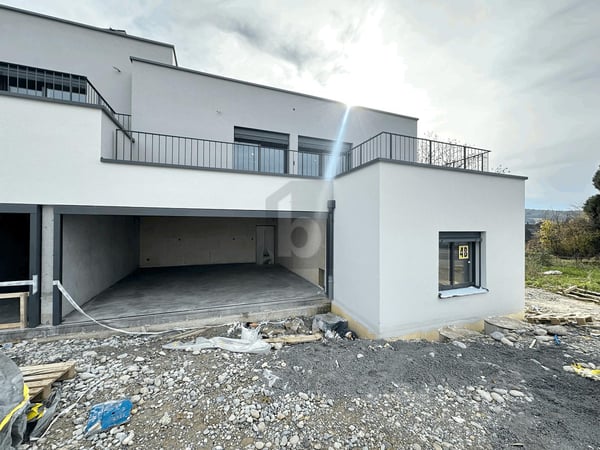 MINERGIE, MIT ZWEI TERRASSEN UND GARTENSITZPLATZ 1