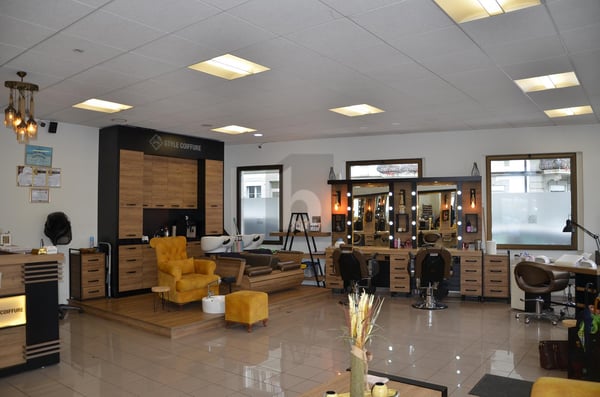 BIEN SITUÉ ET COMPLÈTEMENT ÉQUIPÉ 1