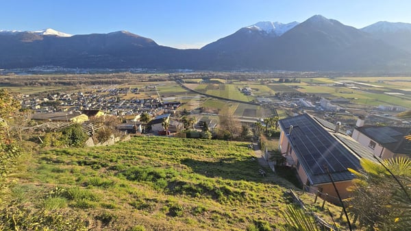 AMPIO IN POSIZIONE SOLEGGIATA CON VISTA 1