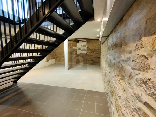 IDEAL FÜR COIFFEUR ODER KOSMETIK, ZENTRAL 5