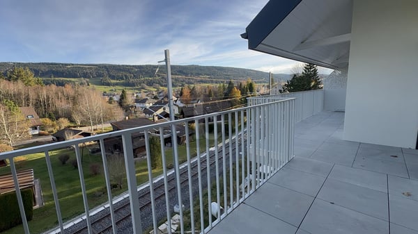 NEUF ET IDÉALEMENT SITUÉ AVEC BALCON DE 18M1 5
