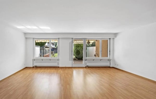 SONNIG UND MODERN MIT GARTEN 2