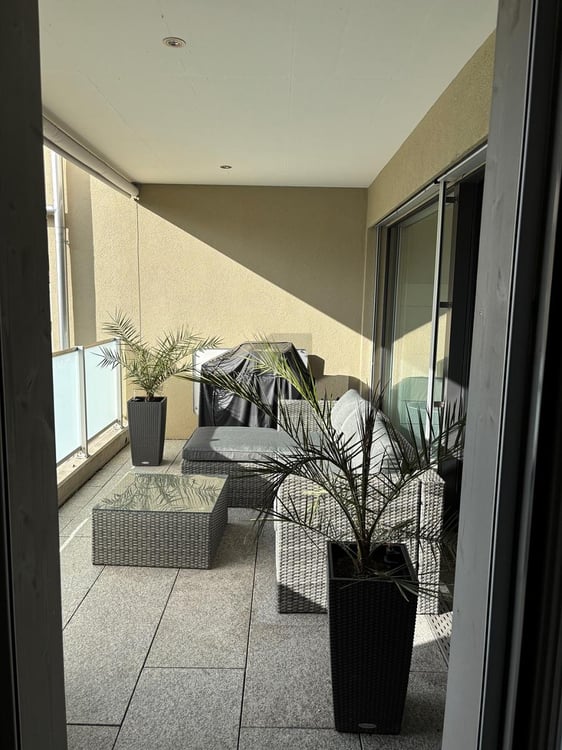 SONNIG UND MINERGIE-ZERTIFIZIERT MIT BALKON 4