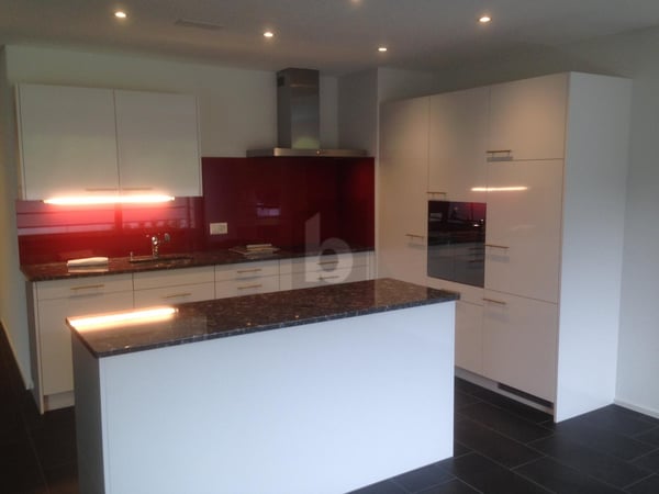 SONNIG UND MINERGIE-ZERTIFIZIERT MIT BALKON 1