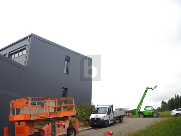 HALLE NEUVE, LUMINEUSE ET DÉGAGÉE 2
