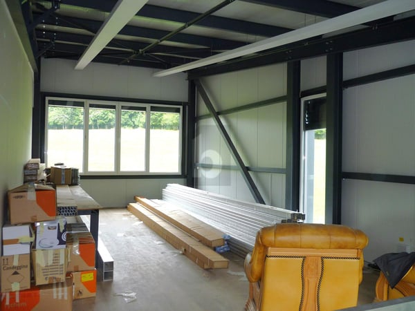 HALLE NEUVE, LUMINEUSE ET DÉGAGÉE 5