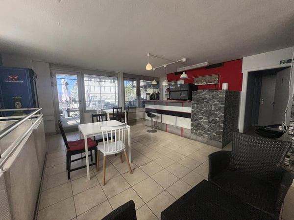 CHARMANT ET CENTRAL AVEC UNE CLIENTÈLE D'HABITUÉS 3