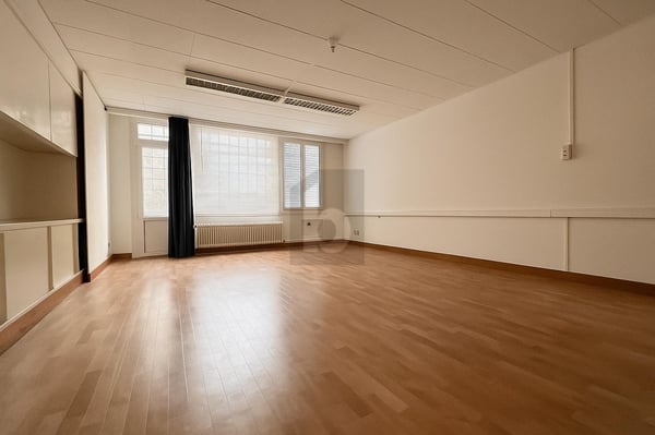 BUREAU OU CABINET AU CENTRE VILLE 2