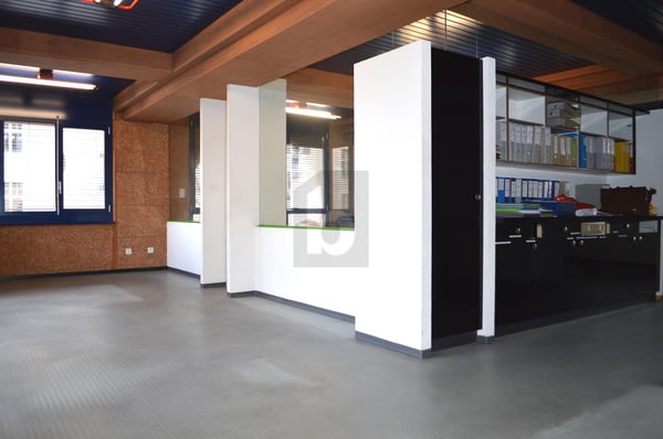 GRANDE SURFACE AU CENTRE - DÉJÀ LOUÉE! 3