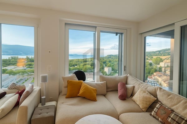 VUE IMPRENABLE SUR LE LAC ET LA VILLE 4