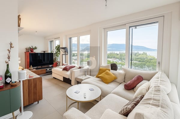 VUE IMPRENABLE SUR LE LAC ET LA VILLE 3