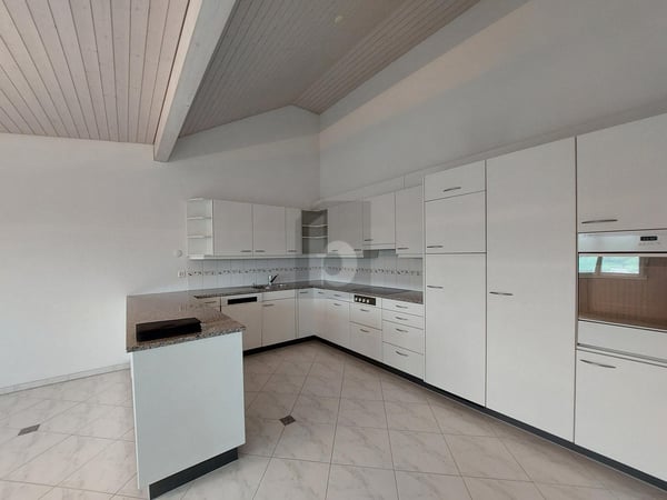 GROSSZÜGIG, ELEGANT MIT GEDEKTEM BALKON 4